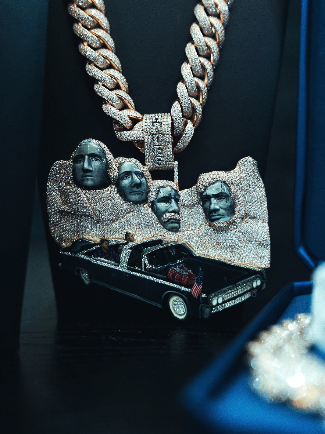 COLGANTE PRESIDENTES MUERTOS